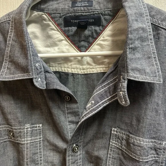 Tommy Hilfiger Men's Blue Button-Up Shirt size XL/ NWOT A101 - Picture 2 of 4